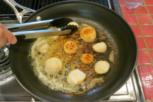 The honey and sweet chili sauce will help to give the scallops a nice brown color due to caramelizing.