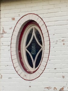 Oval windows were apparently an architectural element that Shirley Simons used in his designs.