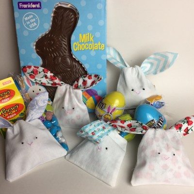 These cute fabric bunnies will be on my table this Easter!