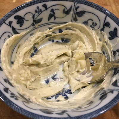 Herb butter is so tasty. I livens up rolls, bread, canapés, vegetables and more!